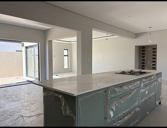 4 BEDROOM HOUSE FOR SALE IN SANDOWN